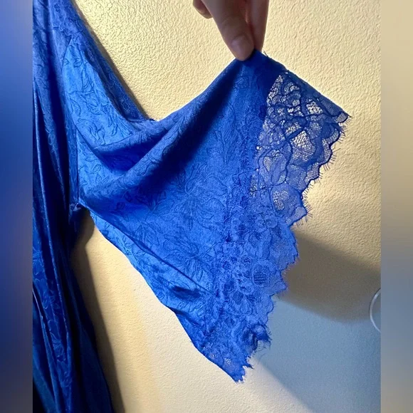 Victoria’s Secret satin robe - Picture 7 of 8